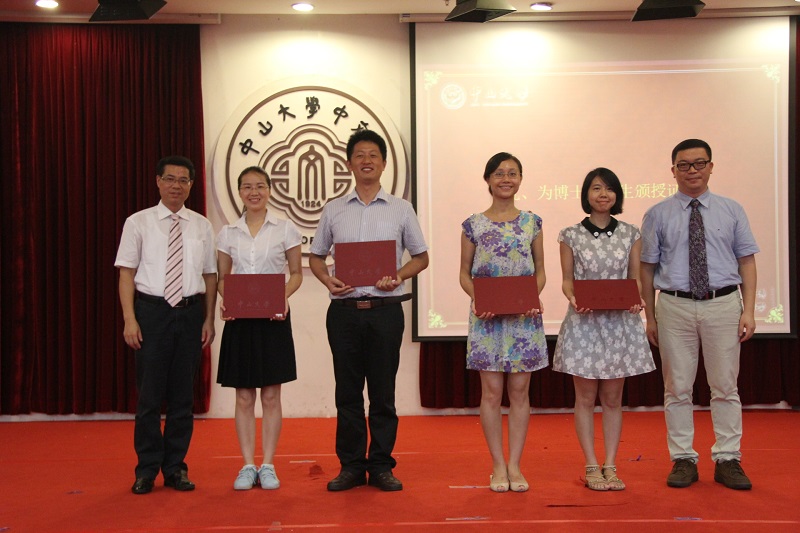 mksport官网入口中文系2015届毕业典礼隆重举行