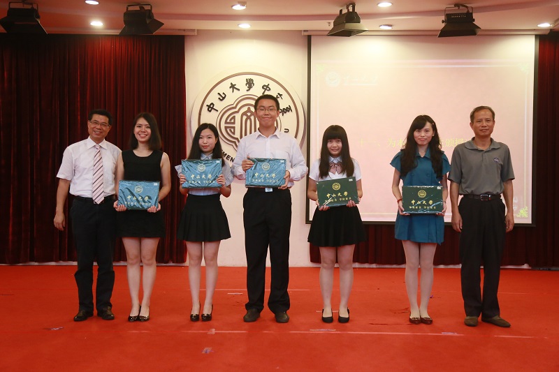mksport官网入口中文系2015届毕业典礼隆重举行